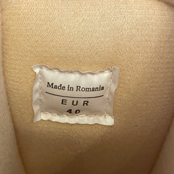 Modes White w/Pink Faux Fur Snow or After Ski Boots Made in Romania Foam Padded - Picture 9 of 10